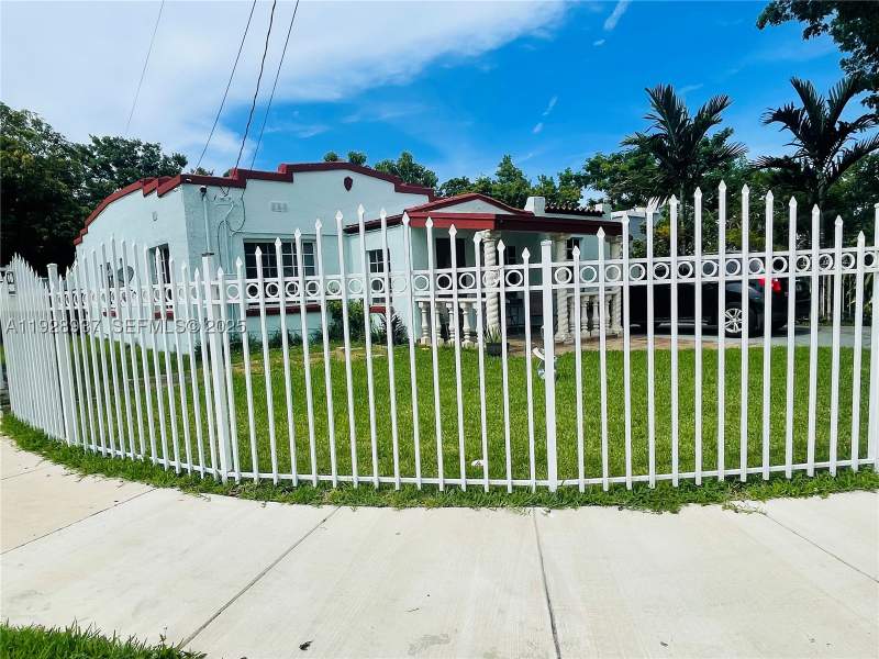 3 bedroom SingleFamilyResidence at 2045 NW 34th St, Holleman Manor, Miami — photo 2