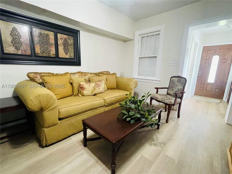 3 bedroom SingleFamilyResidence at 2045 NW 34th St, Holleman Manor, Miami — photo 4