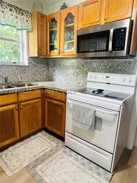 2045 NW 34th St, Miami FL - photo 6 of 12