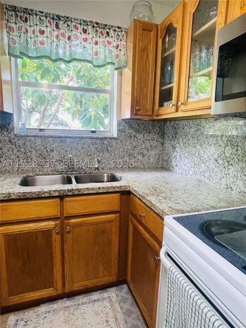 2045 NW 34th St, Miami FL - photo 7 of 12