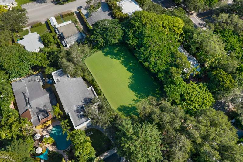 7 bedroom SingleFamilyResidence at 3729 Kumquat Ave, Douglas Circle, Miami — photo 4