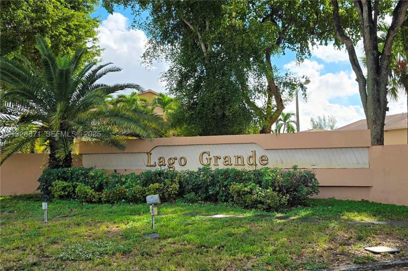 3 bedroom Condominium at 6580 W 27th Ct 58-21, Lago Grande Condo Three B, Hialeah — photo 2