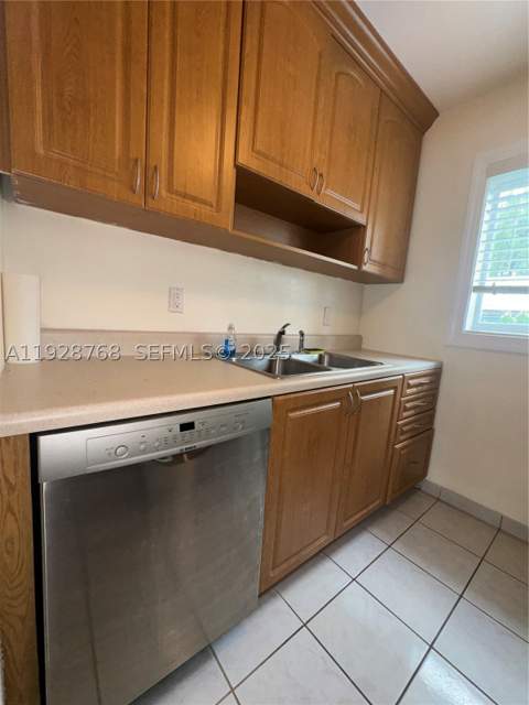 401 Collins Ave 21, Miami Beach FL - photo 9 of 32