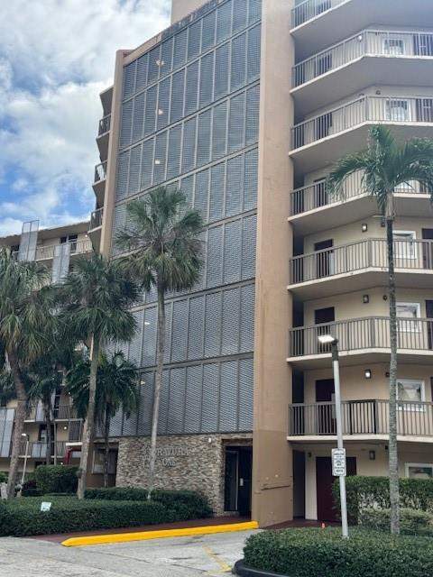 1 bedroom Condominium at 3301 N Country Club Drive 506, Bravura I Condominiuns, Aventura — photo 2