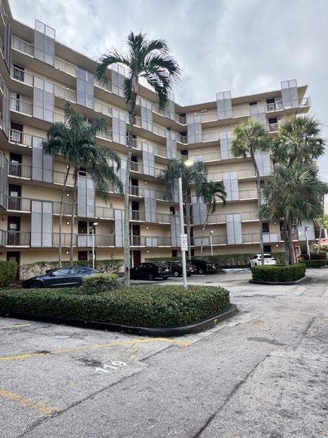 1 bedroom Condominium at 3301 N Country Club Drive 506, Bravura I Condominiuns, Aventura — photo 3