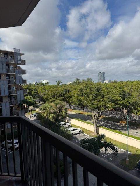 3301 N Country Club Drive 506, Aventura FL - photo 7 of 32