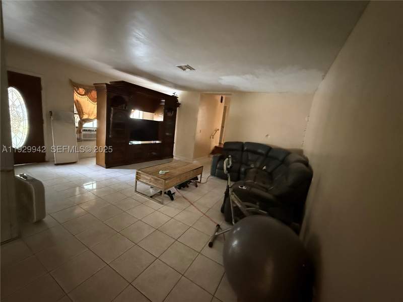 4 bedroom SingleFamilyResidence at 14630 NE 5th Ct, Oak Ranch Manor Corr Pl O, Miami — photo 2