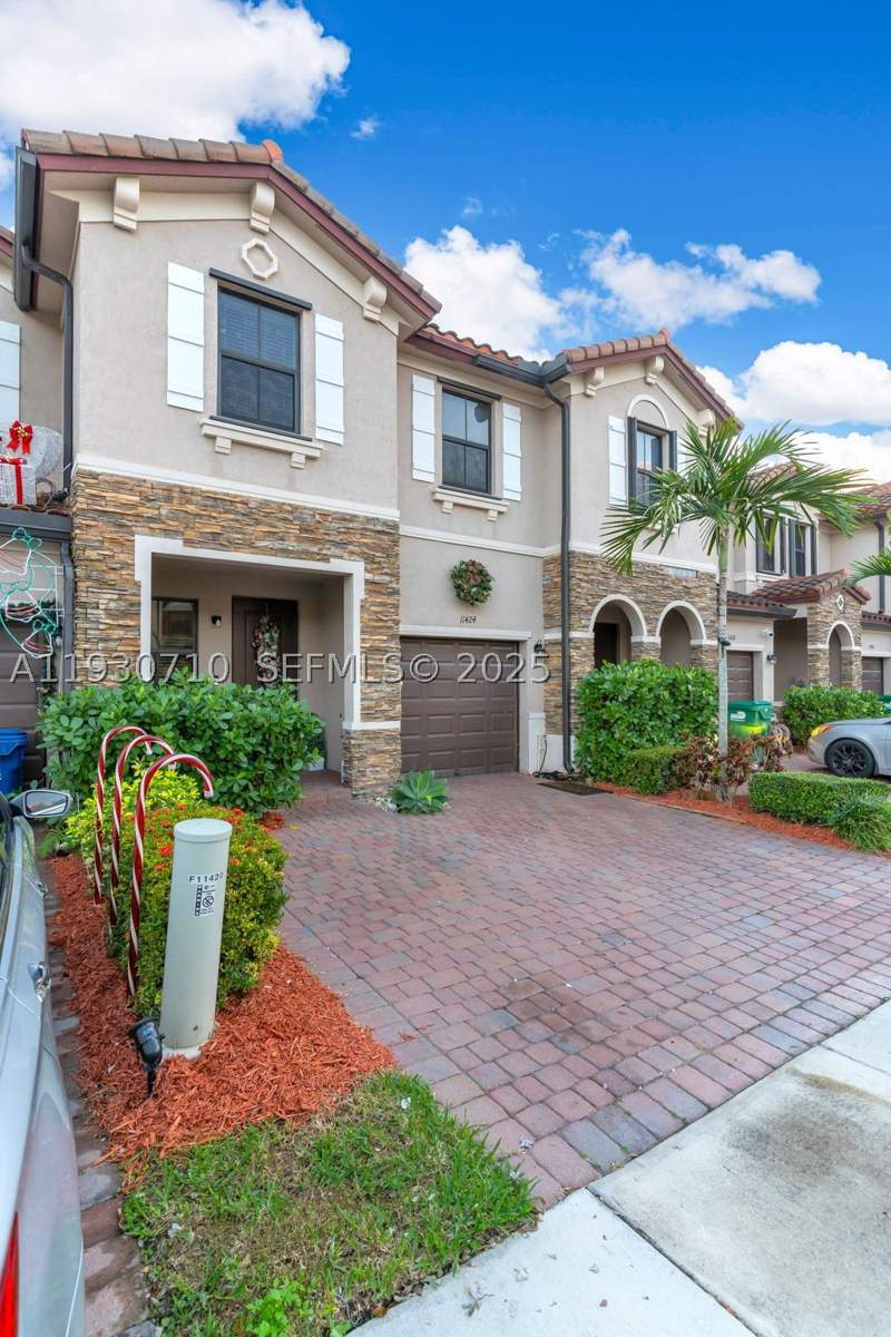 3 bedroom Townhouse at 11424 SW 251st St, Coco Palm Estates, Homestead — photo 3