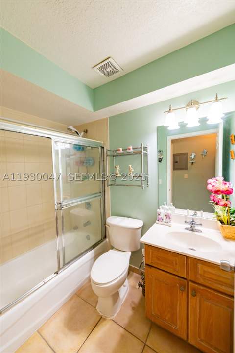 63 NW 17th Pl 6, Miami FL - photo 10 of 16