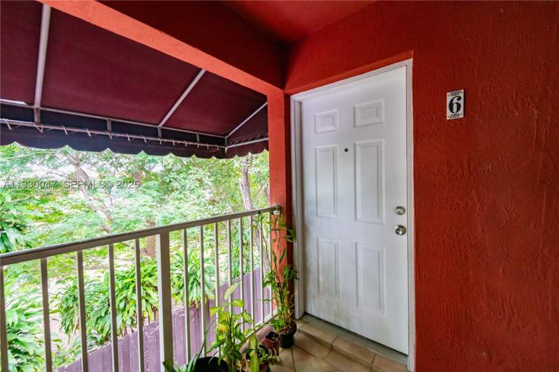 1 bedroom Condominium at 63 NW 17th Pl 6, Seventeenth Place Condo, Miami — photo 2