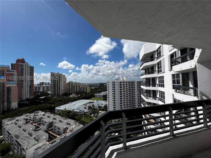 2 bedroom Condominium at 3400 NE 192nd St 2102, Mystic Pointe Tower 600, Aventura — photo 3