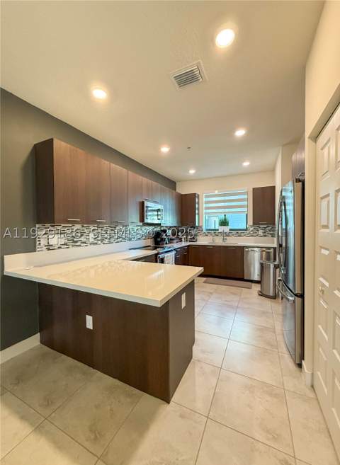 4654 NW 84th Ave, Doral FL - photo 16 of 63