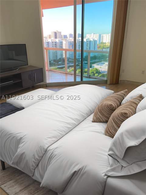 3370 Hidden Bay Dr 1914, Aventura FL - photo 14 of 18