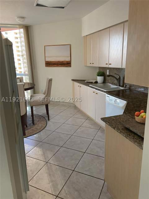 3370 Hidden Bay Dr 1914, Aventura FL - photo 6 of 18