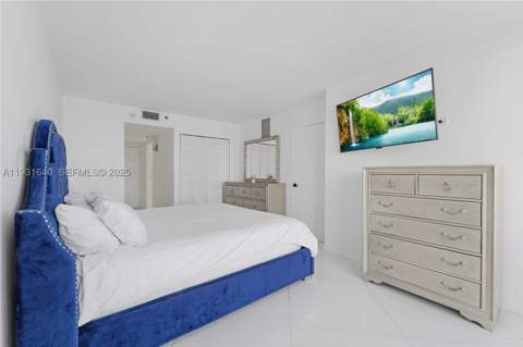7601 E Treasure Dr 819, North Bay Village FL - photo 10 of 33