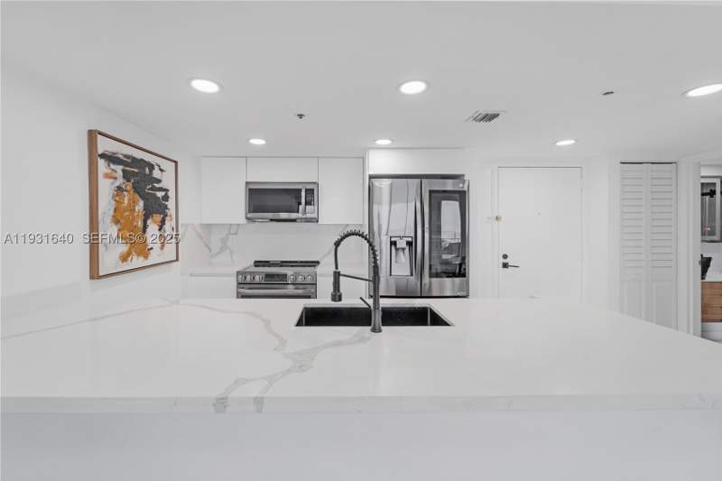 2 bedroom Condominium at 7601 E Treasure Dr 819, The Grandview Palace Cond, North Bay Village — photo 4