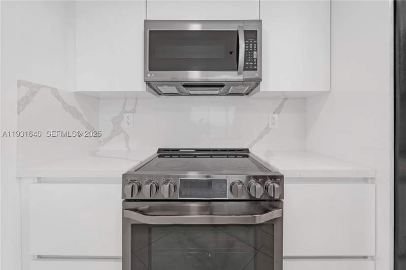 2 bedroom Condominium at 7601 E Treasure Dr 819, The Grandview Palace Cond, North Bay Village — photo 5