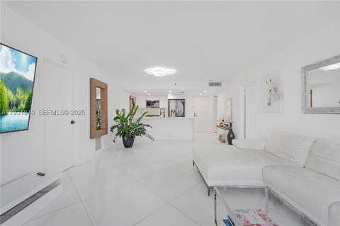 7601 E Treasure Dr 819, North Bay Village FL - photo 8 of 33