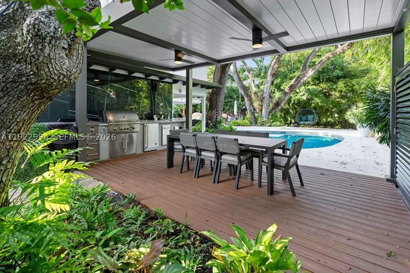5 bedroom SingleFamilyResidence at 4095 Battersea Rd, Coconut Grove Manor, Miami — photo 3