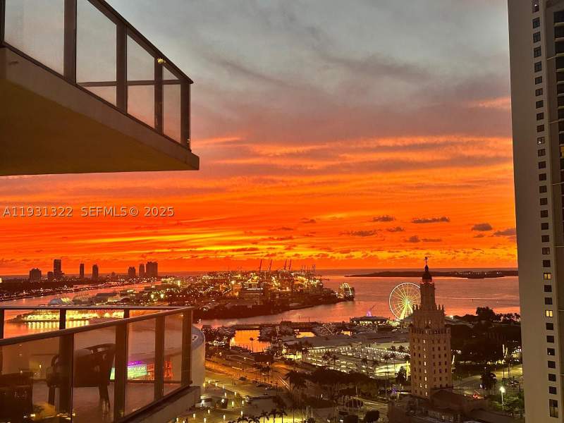 3 bedroom Condominium at 851 NE 1st Ave 2212, Paramount Miami Worldcent, Miami — photo 2