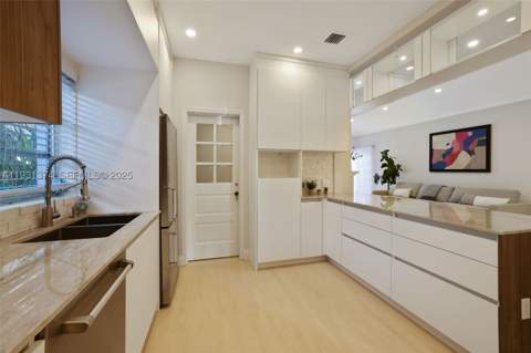 3760 Royal Palm Ave, Miami Beach FL - photo 10 of 47