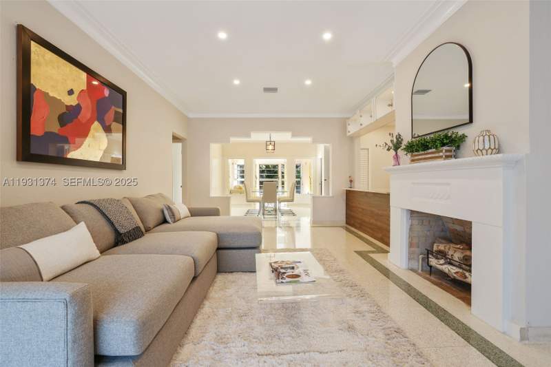4 bedroom SingleFamilyResidence at 3760 Royal Palm Ave, Orchard Sub 2 & 3, Miami Beach — photo 4