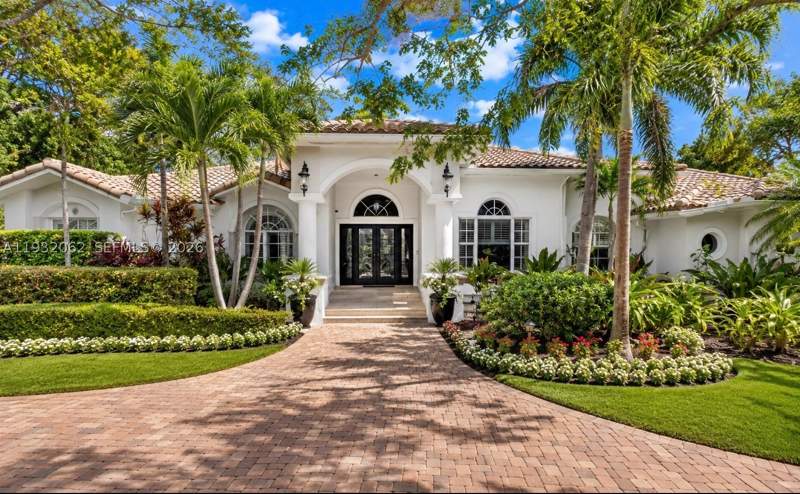 6 bedroom SingleFamilyResidence at 11825 S Mitchell Manor Cir, South Mitchell Manors, Pinecrest — photo 2