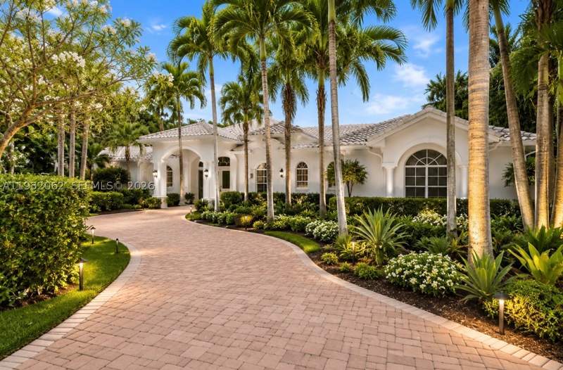 6 bedroom SingleFamilyResidence at 11825 S Mitchell Manor Cir, South Mitchell Manors, Pinecrest — photo 4