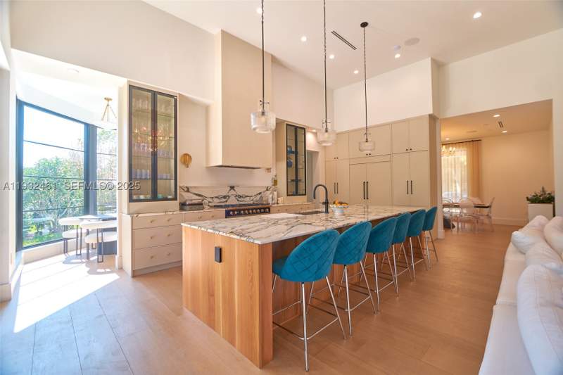 4 bedroom SingleFamilyResidence at 11001 SW 74th Ave, Kendall Park Estates, Pinecrest — photo 2