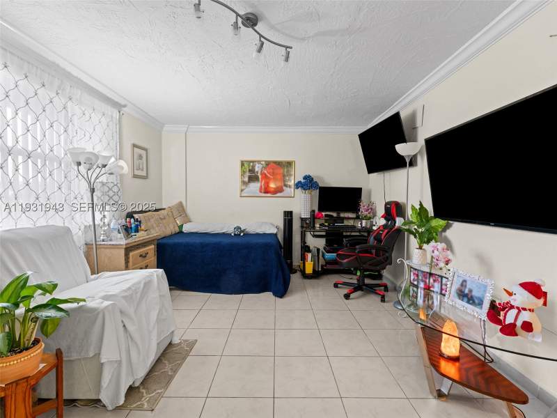 2 bedroom Condominium at 1655 W 44th Pl 448, El Sol Condo, Hialeah — photo 4