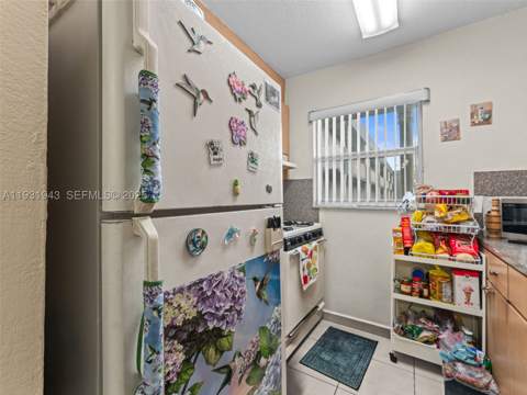1655 W 44th Pl 448, Hialeah FL - photo 8 of 25