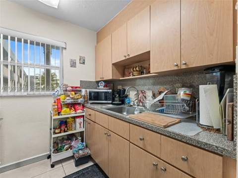 1655 W 44th Pl 448, Hialeah FL - photo 9 of 25