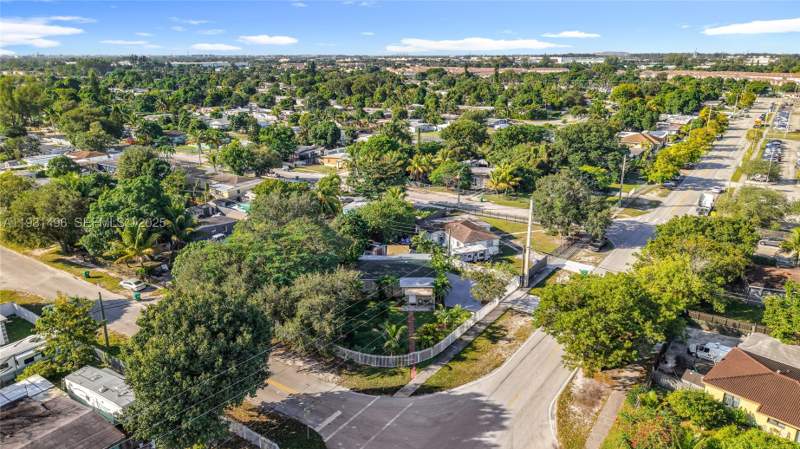3 bedroom SingleFamilyResidence at 1860 NW 127th St, Randall Park, Miami — photo 2