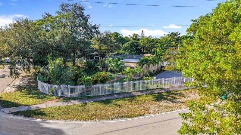 3 bedroom SingleFamilyResidence at 1860 NW 127th St, Randall Park, Miami — photo 3