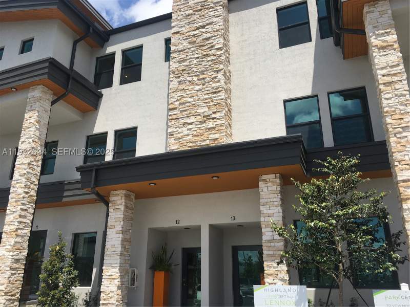 3 bedroom Condominium at 10461 NW 82nd St 6, Highland At Park Central, Doral — photo 2