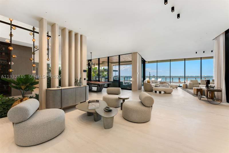 7 bedroom SingleFamilyResidence at 1413 N Venetian Way, San Marco, Miami — photo 5