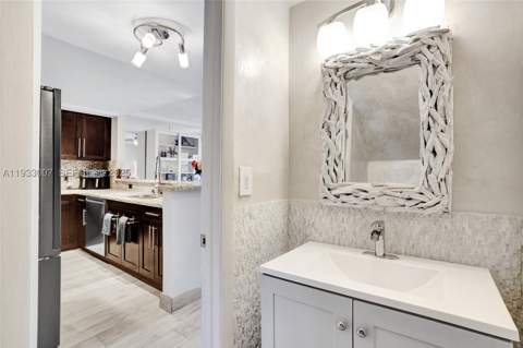 16478 NE 27th Pl 34, Eastern Shores FL - photo 8 of 57