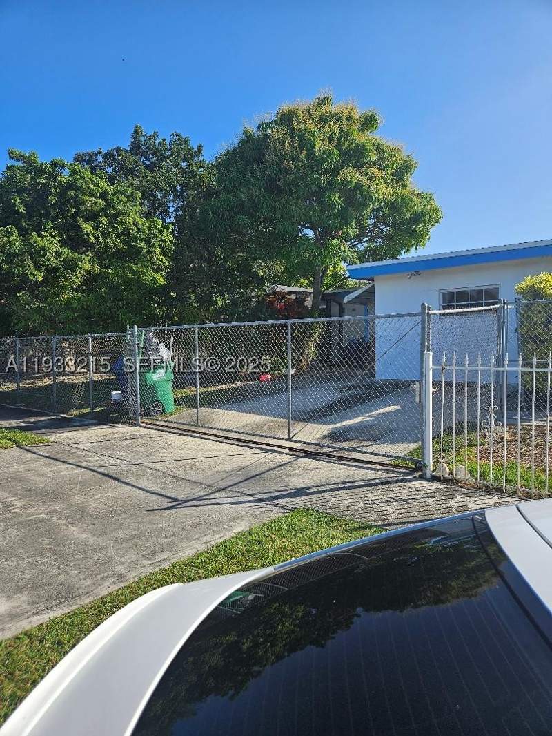 4 bedroom SingleFamilyResidence at 17601 SW 108th Ct, Green Hills Sec 7, Miami — photo 5