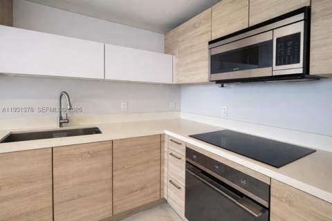 16385 Biscayne Blvd 1102, North Miami Beach FL - photo 10 of 22