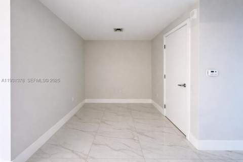 16385 Biscayne Blvd 1102, North Miami Beach FL - photo 16 of 22