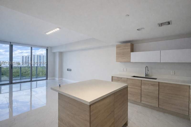 1 bedroom Condominium at 16385 Biscayne Blvd 1102, The Harbour North Condo, North Miami Beach — photo 5