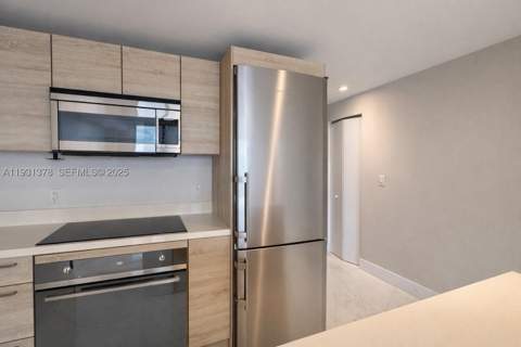 16385 Biscayne Blvd 1102, North Miami Beach FL - photo 9 of 22