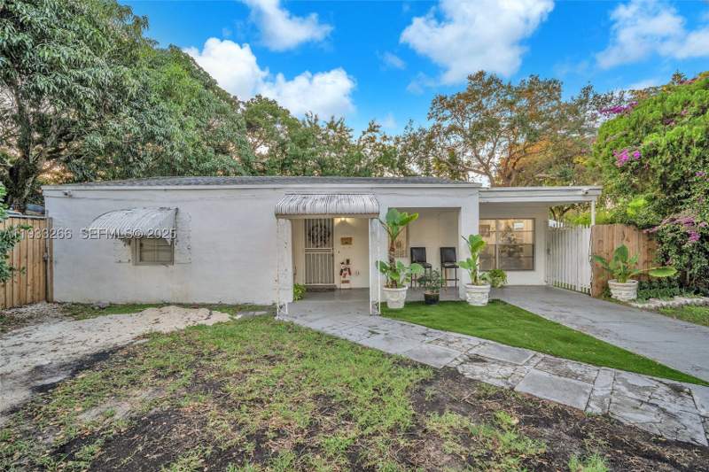 2 bedroom SingleFamilyResidence at 14140 NE 10th Ave, Biscayne Highlands, North Miami — photo 3