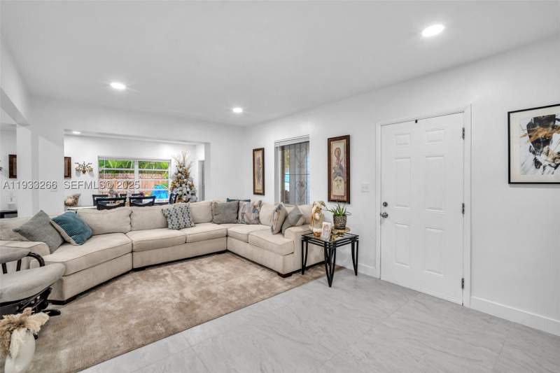 2 bedroom SingleFamilyResidence at 14140 NE 10th Ave, Biscayne Highlands, North Miami — photo 4
