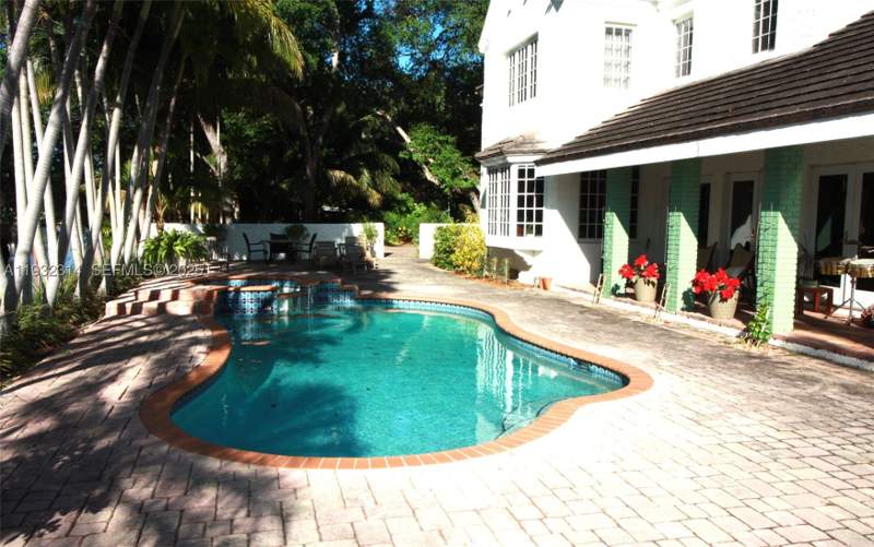 5 bedroom SingleFamilyResidence at 6750 Granada Blvd, C Gables Riviera Sec 12, Coral Gables — photo 2