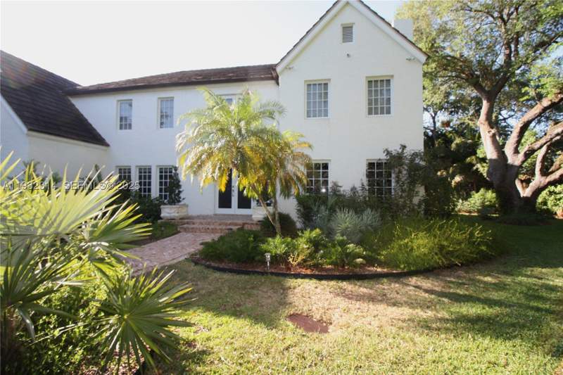 5 bedroom SingleFamilyResidence at 6750 Granada Blvd, C Gables Riviera Sec 12, Coral Gables — photo 3