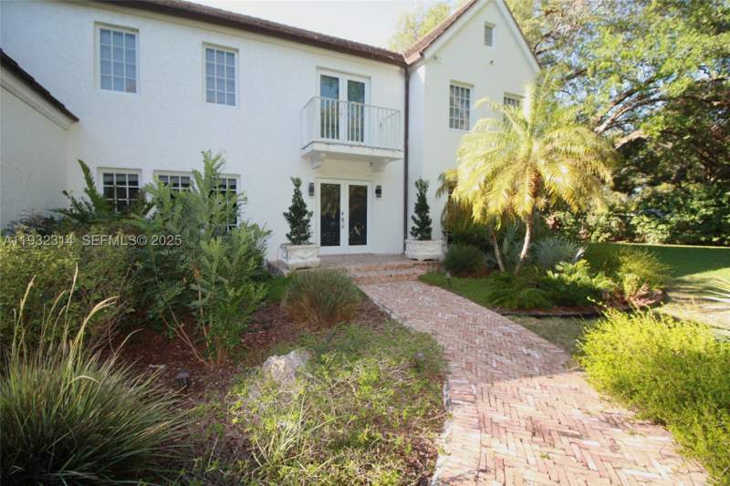 5 bedroom SingleFamilyResidence at 6750 Granada Blvd, C Gables Riviera Sec 12, Coral Gables — photo 4