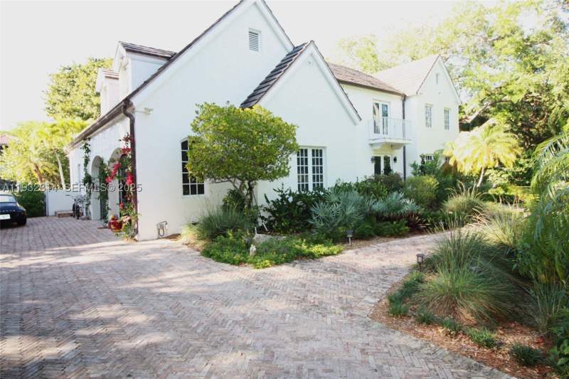 5 bedroom SingleFamilyResidence at 6750 Granada Blvd, C Gables Riviera Sec 12, Coral Gables — photo 5