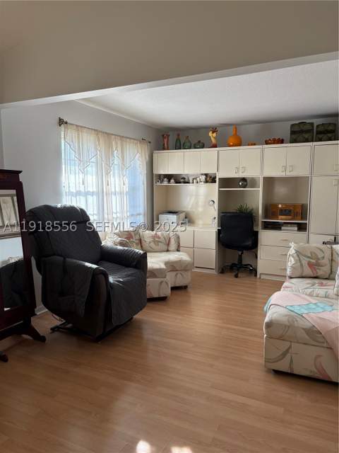 7809 NW 192nd St, Hialeah FL - photo 11 of 20
