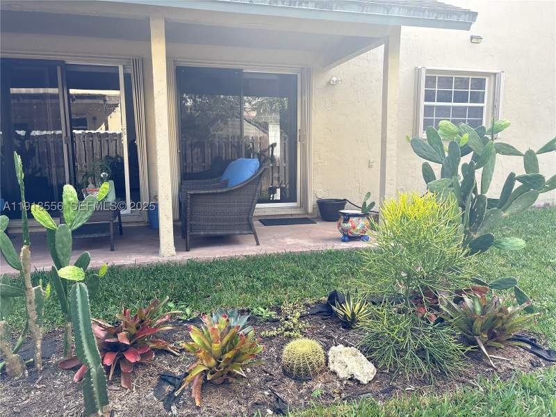 4 bedroom SingleFamilyResidence at 7809 NW 192nd St, Country Lake Park 1st Add, Hialeah — photo 2